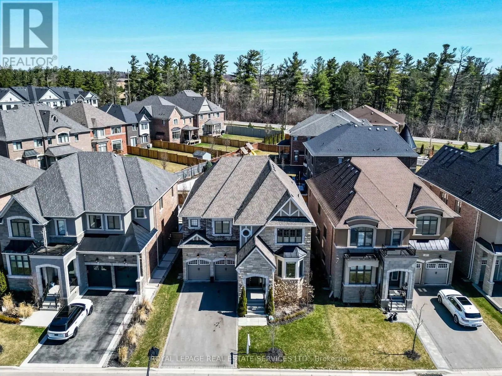 23 GRACE LAKE COURT