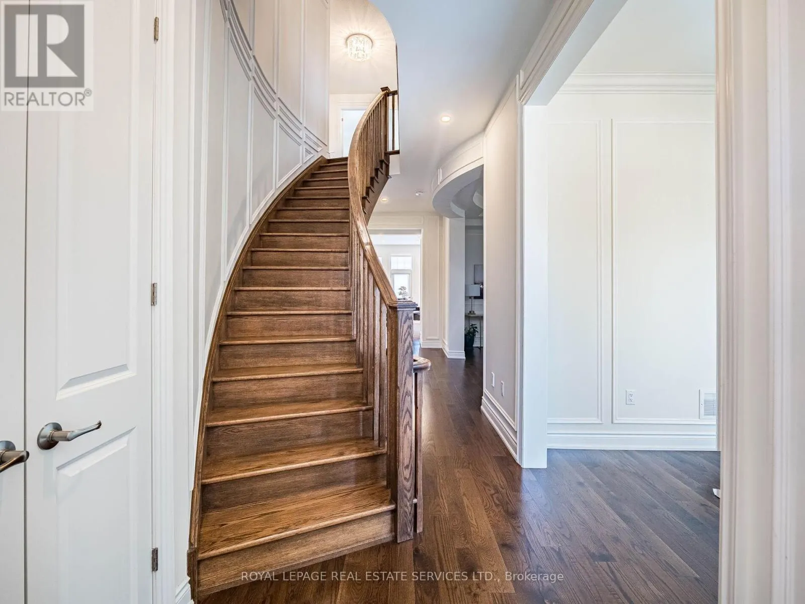 23 GRACE LAKE COURT