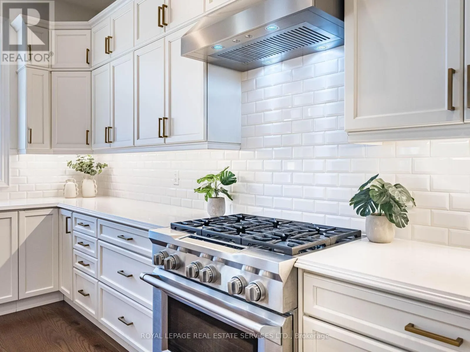 23 GRACE LAKE COURT
