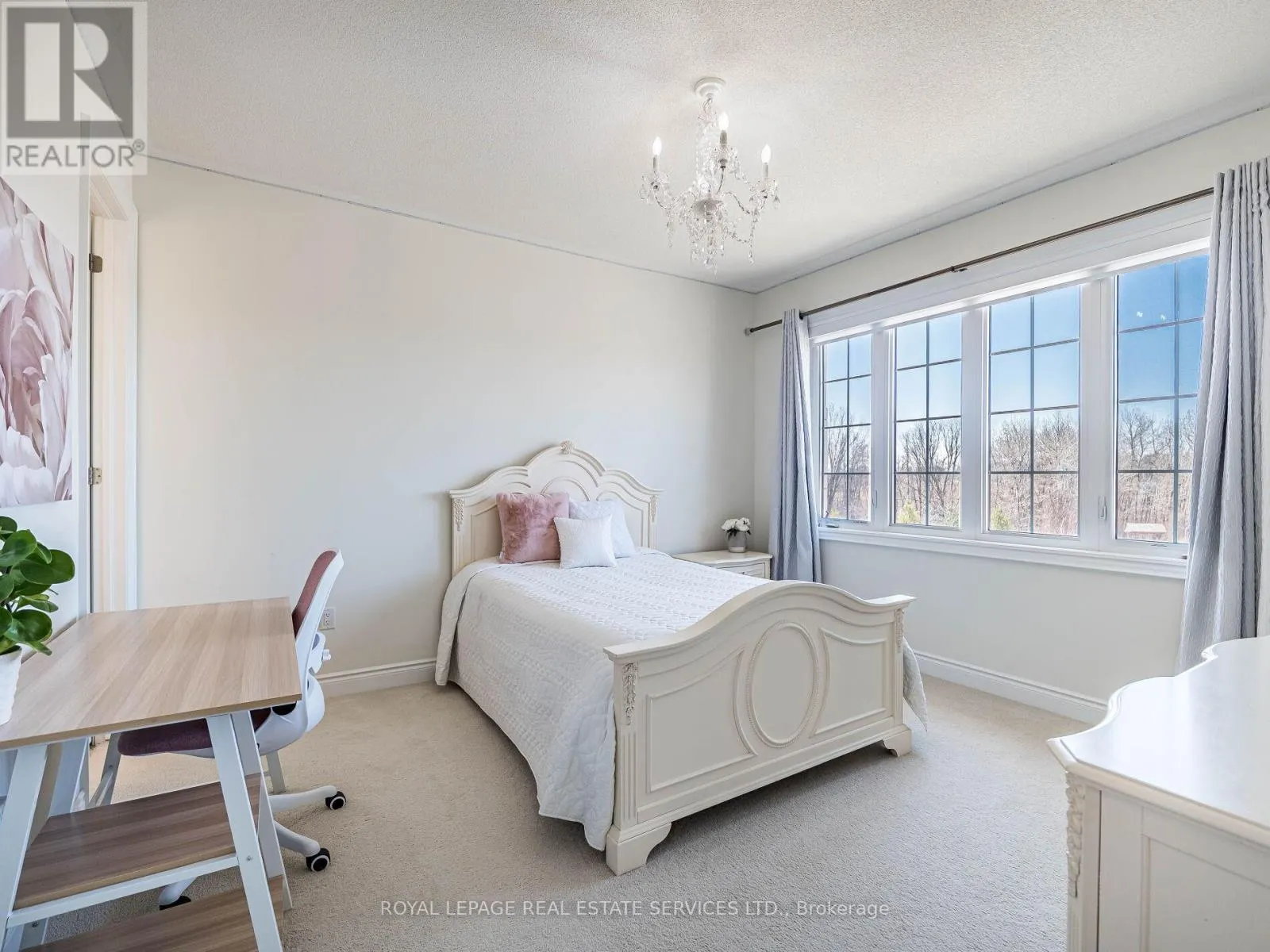23 GRACE LAKE COURT