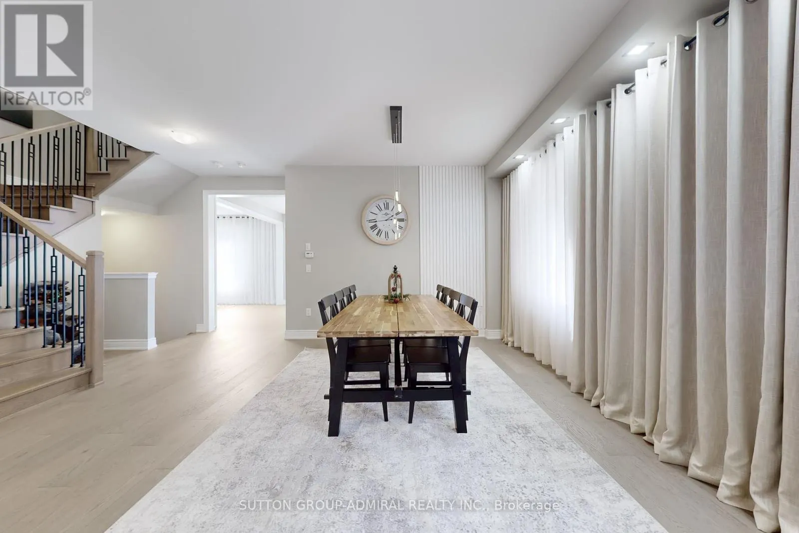99 KINGKNOLL CRESCENT