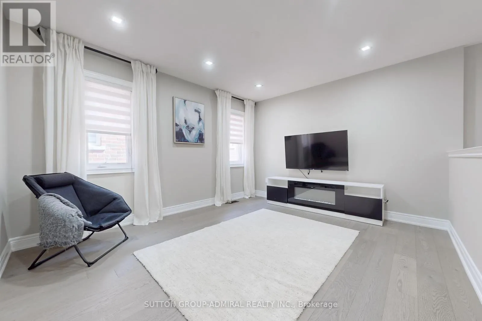 99 KINGKNOLL CRESCENT