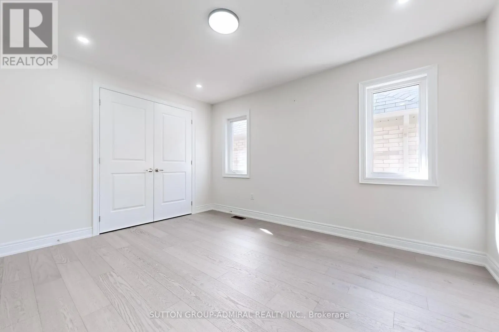 99 KINGKNOLL CRESCENT