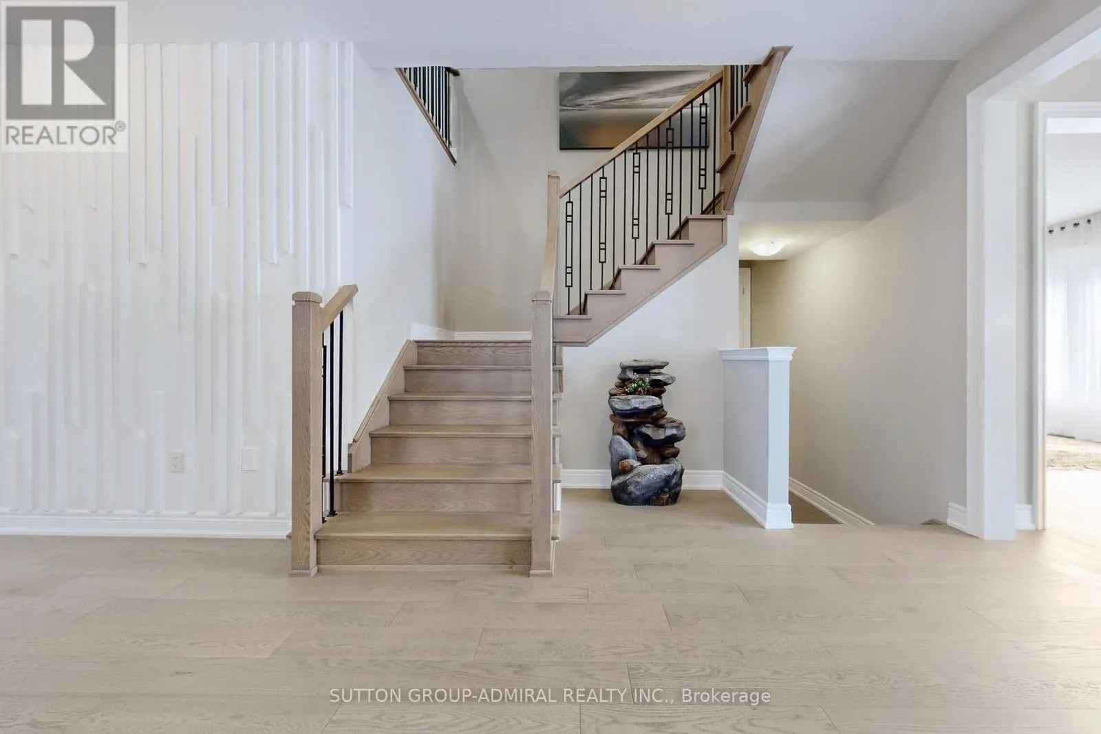 99 KINGKNOLL CRESCENT