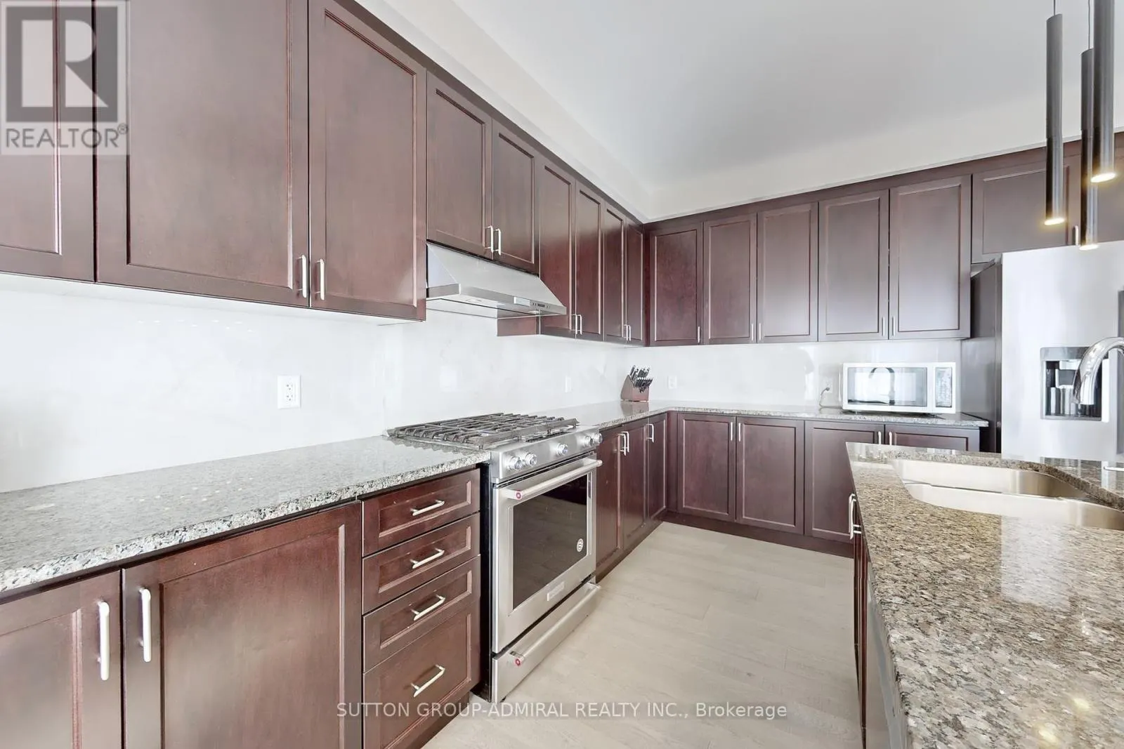 99 KINGKNOLL CRESCENT