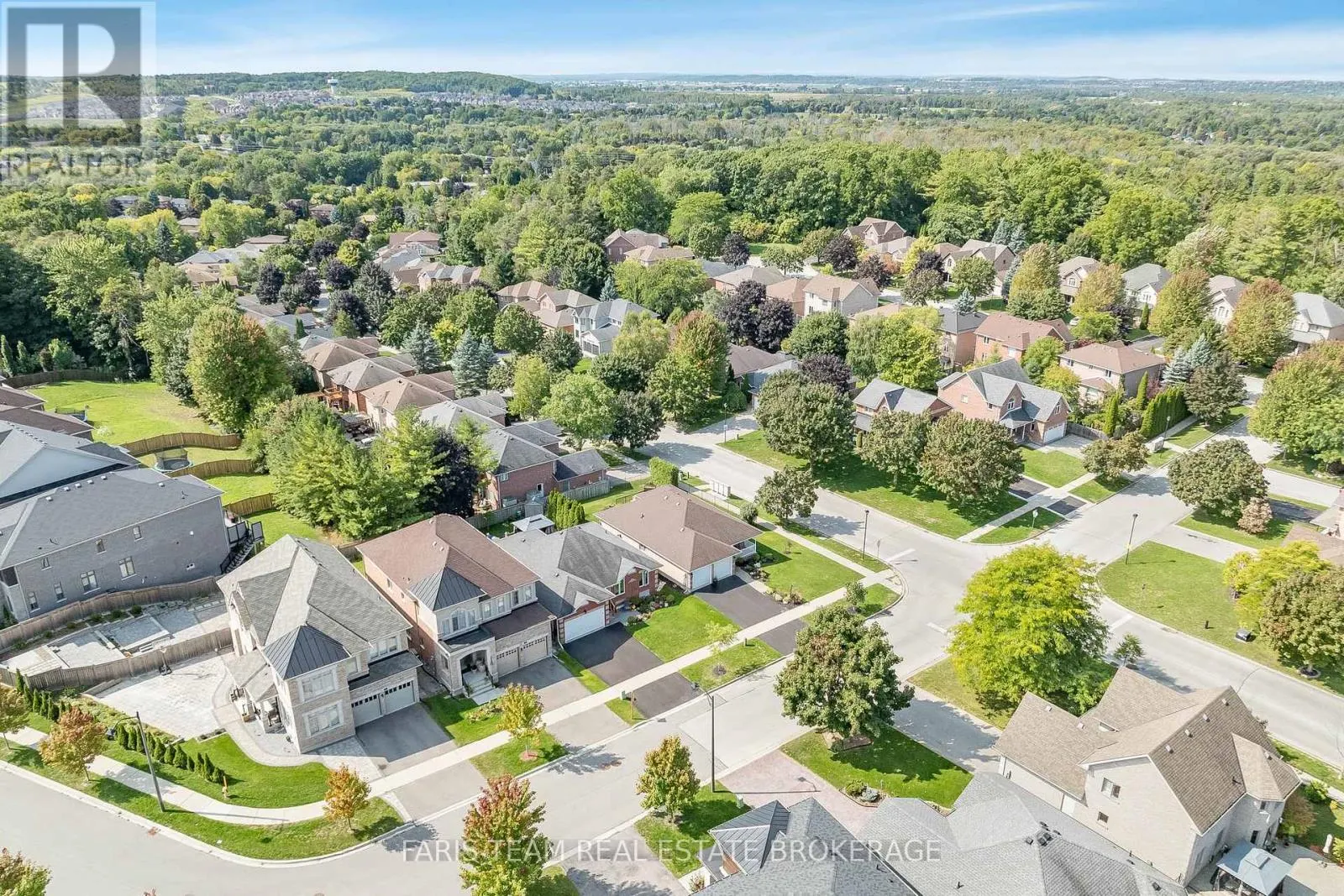 2 FOREST EDGE CRESCENT