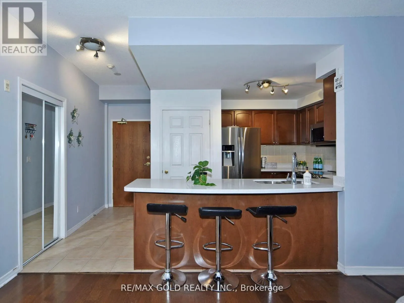 404 - 2 MAISON PARC COURT N