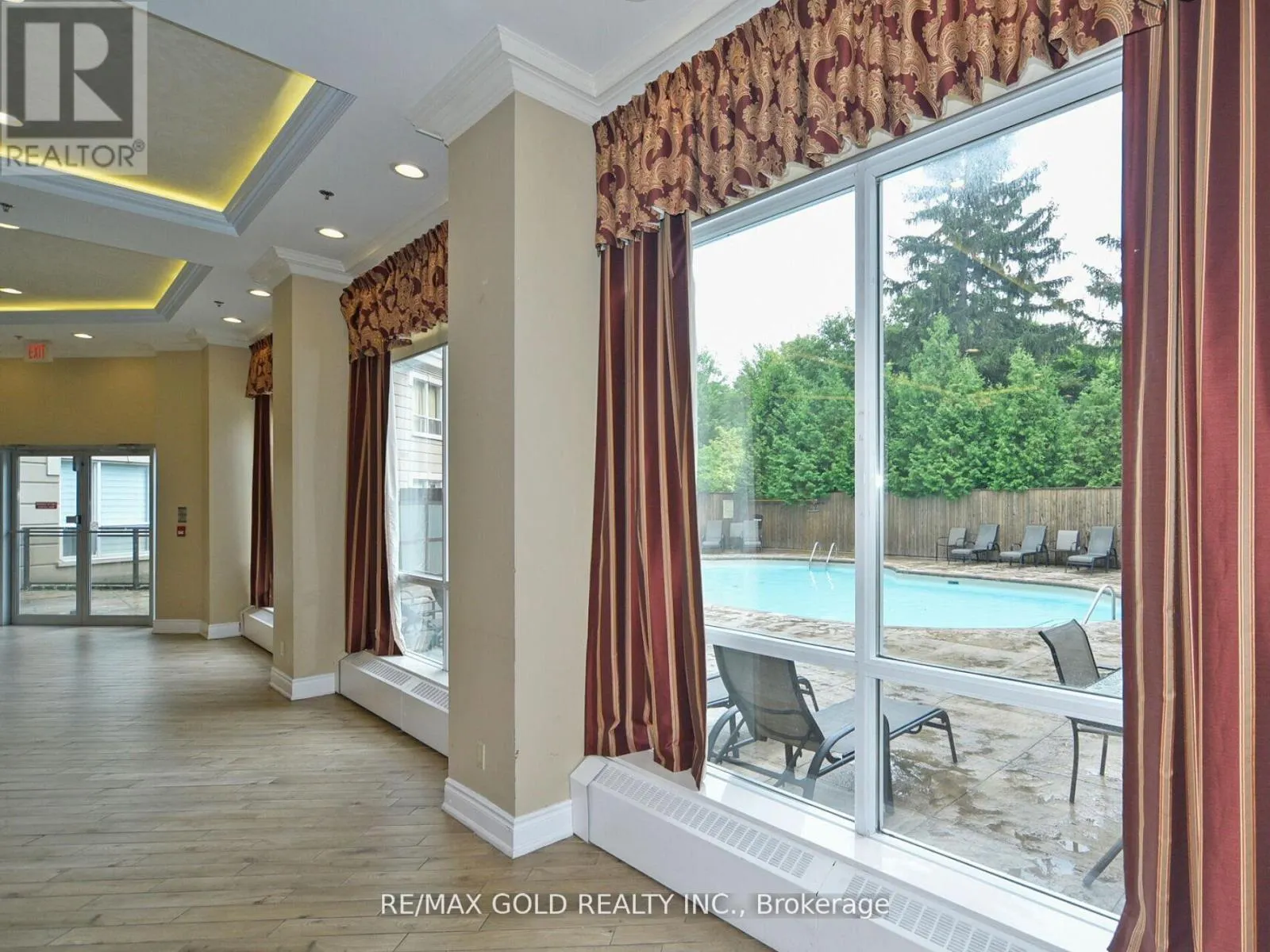 404 - 2 MAISON PARC COURT N