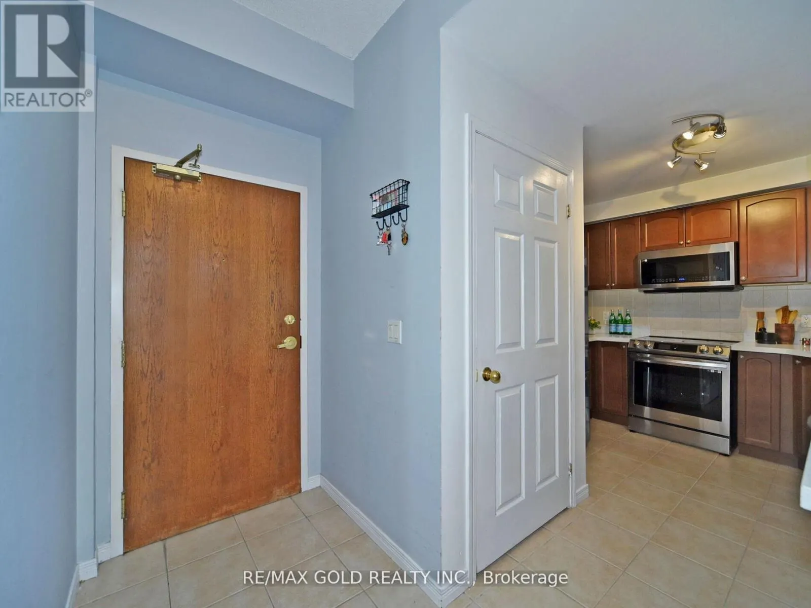 404 - 2 MAISON PARC COURT N