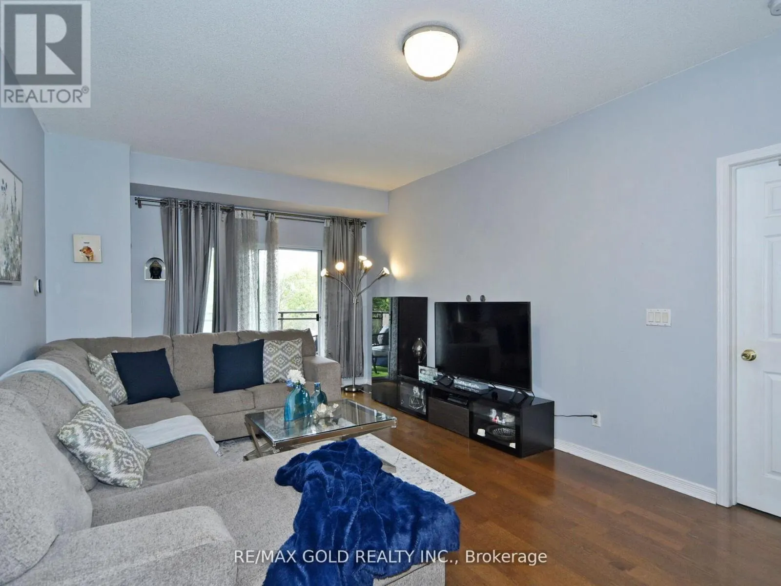 404 - 2 MAISON PARC COURT N