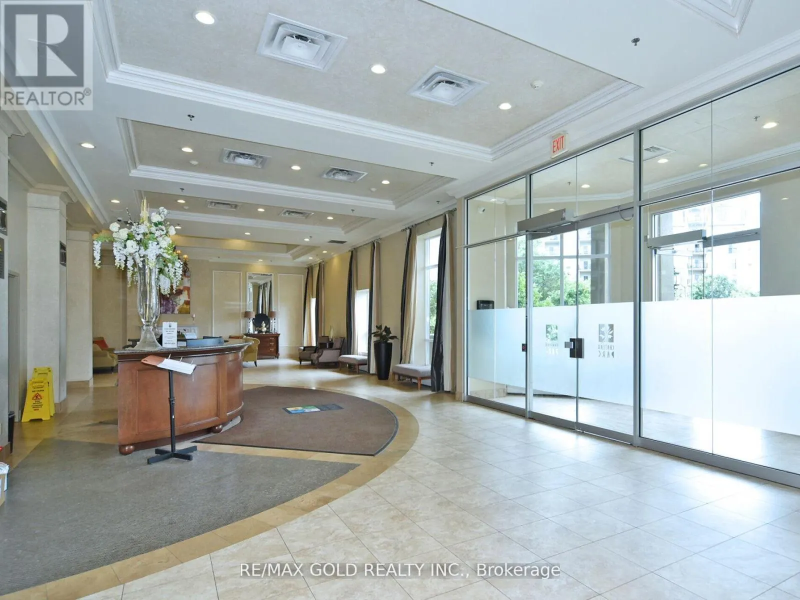 404 - 2 MAISON PARC COURT N