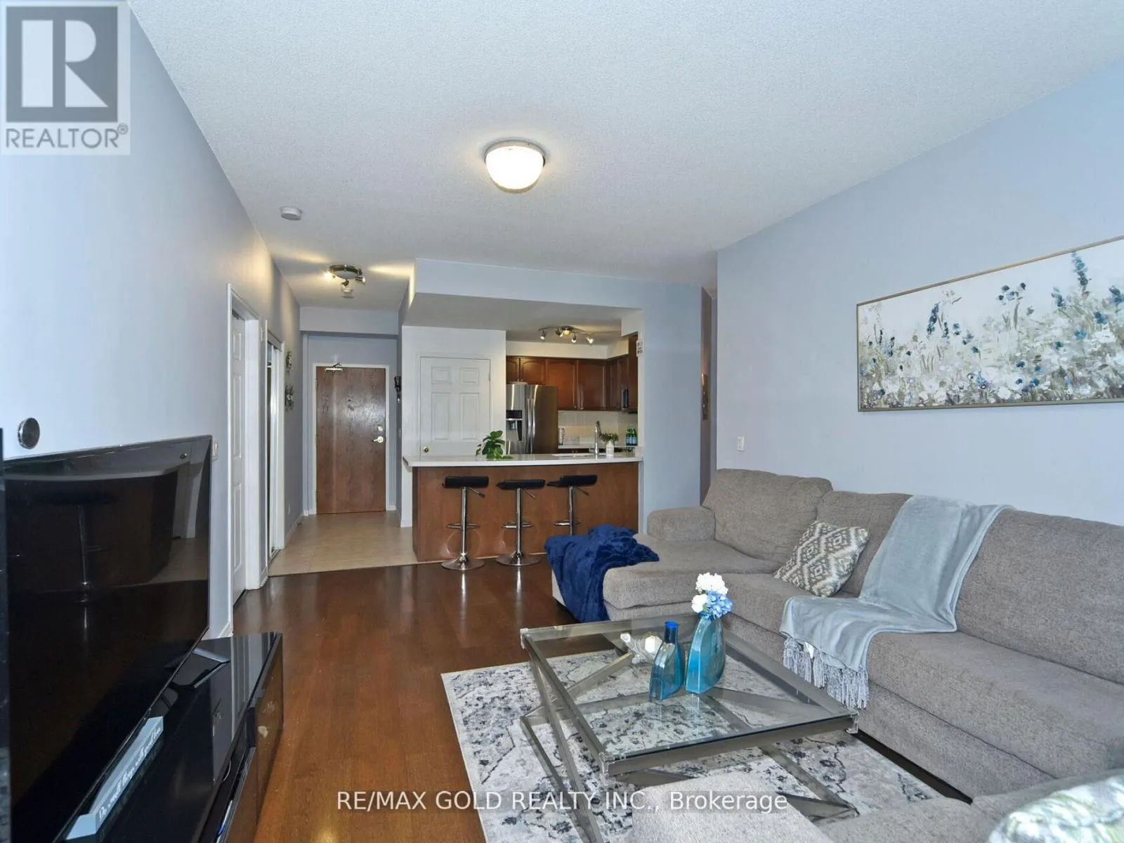 404 - 2 MAISON PARC COURT N
