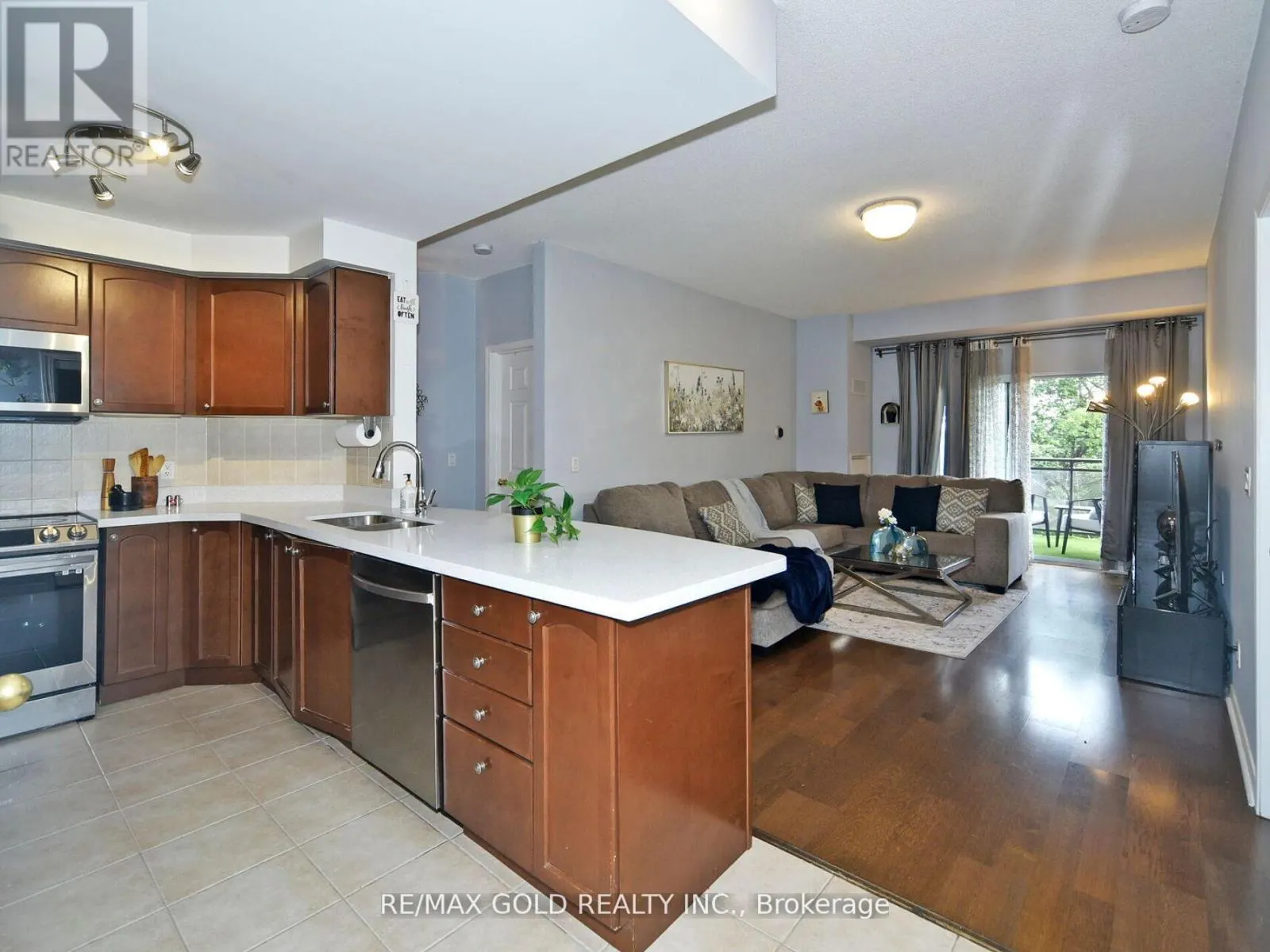 404 - 2 MAISON PARC COURT N