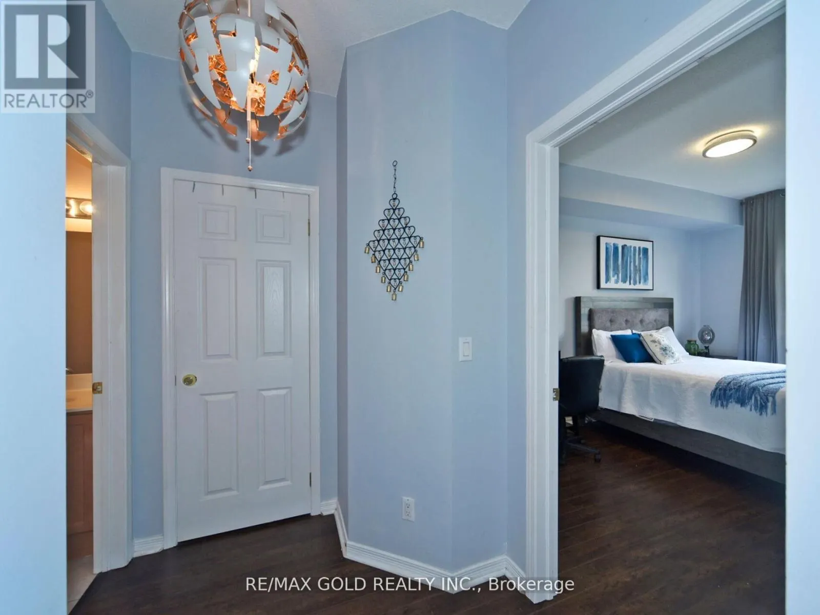 404 - 2 MAISON PARC COURT N