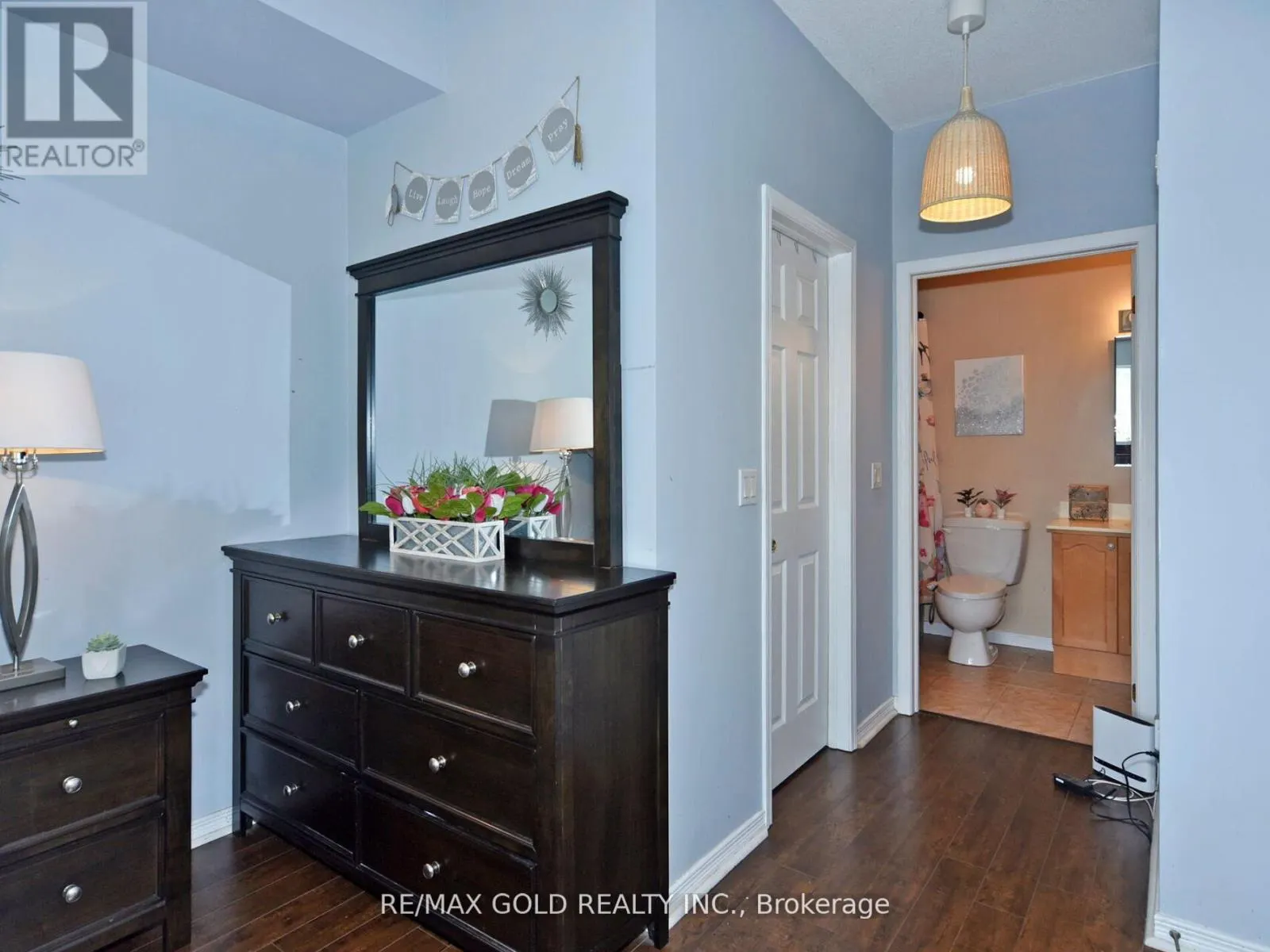 404 - 2 MAISON PARC COURT N