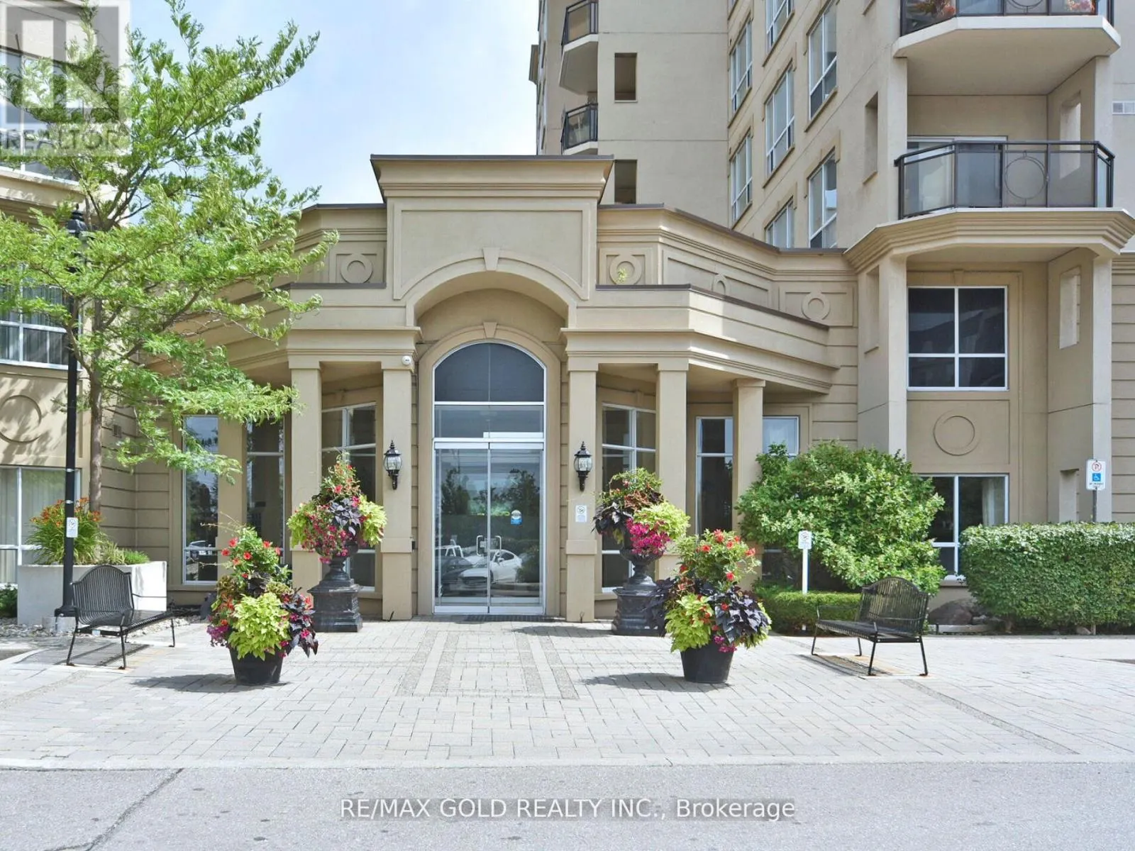 404 - 2 MAISON PARC COURT N