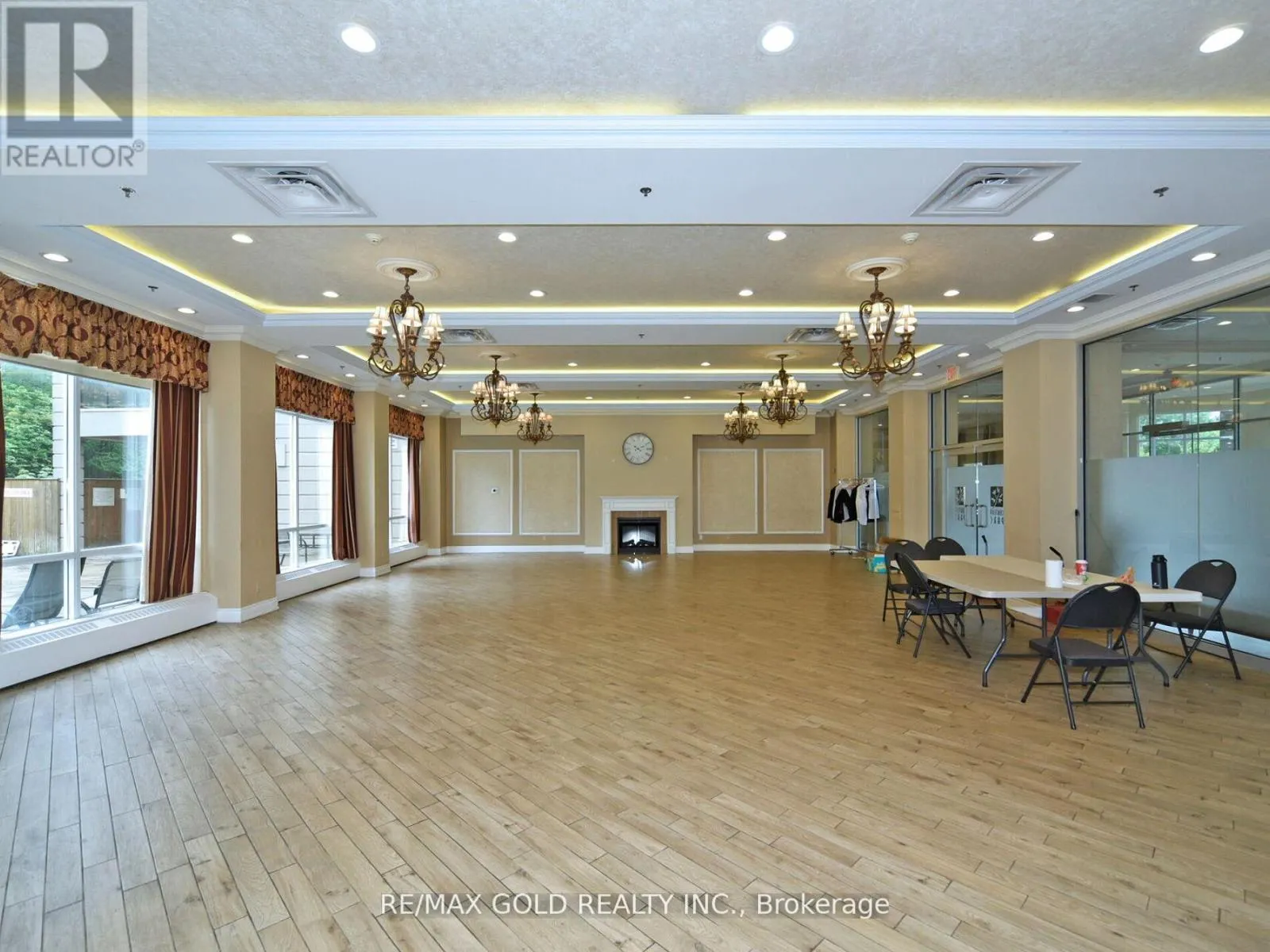 404 - 2 MAISON PARC COURT N
