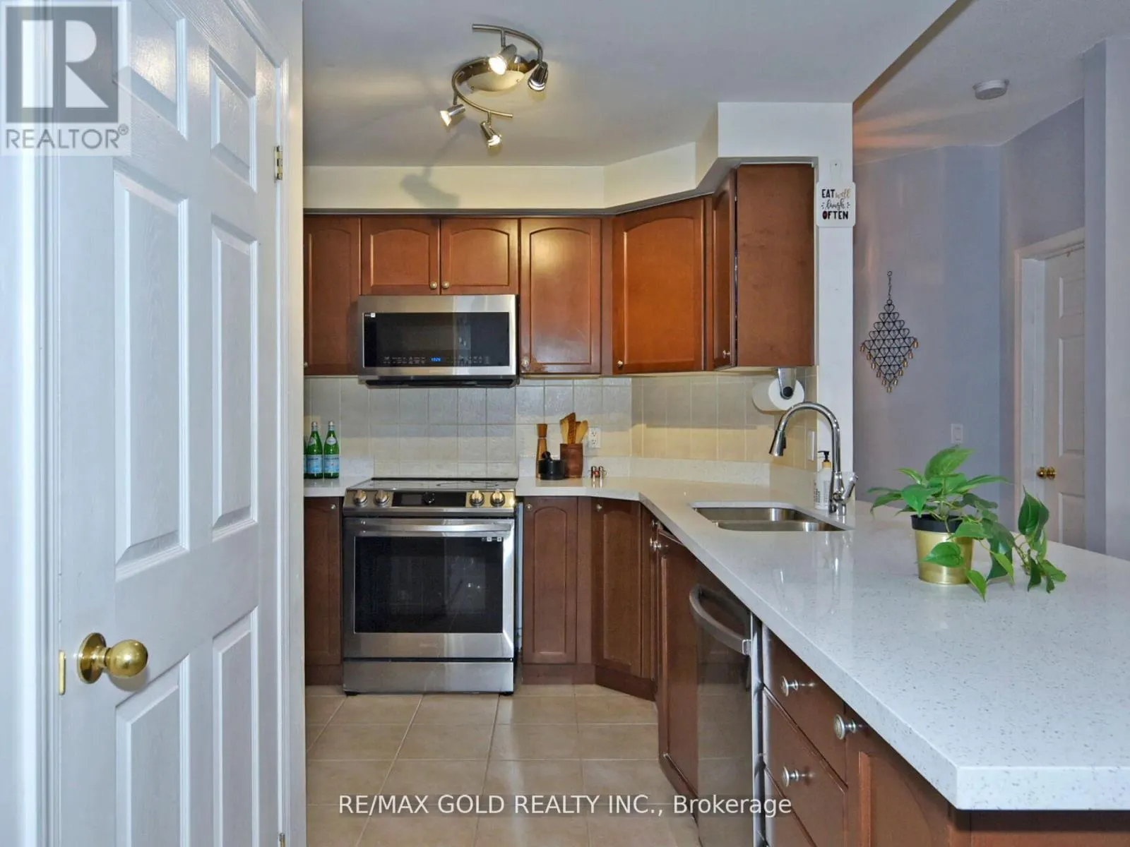 404 - 2 MAISON PARC COURT N