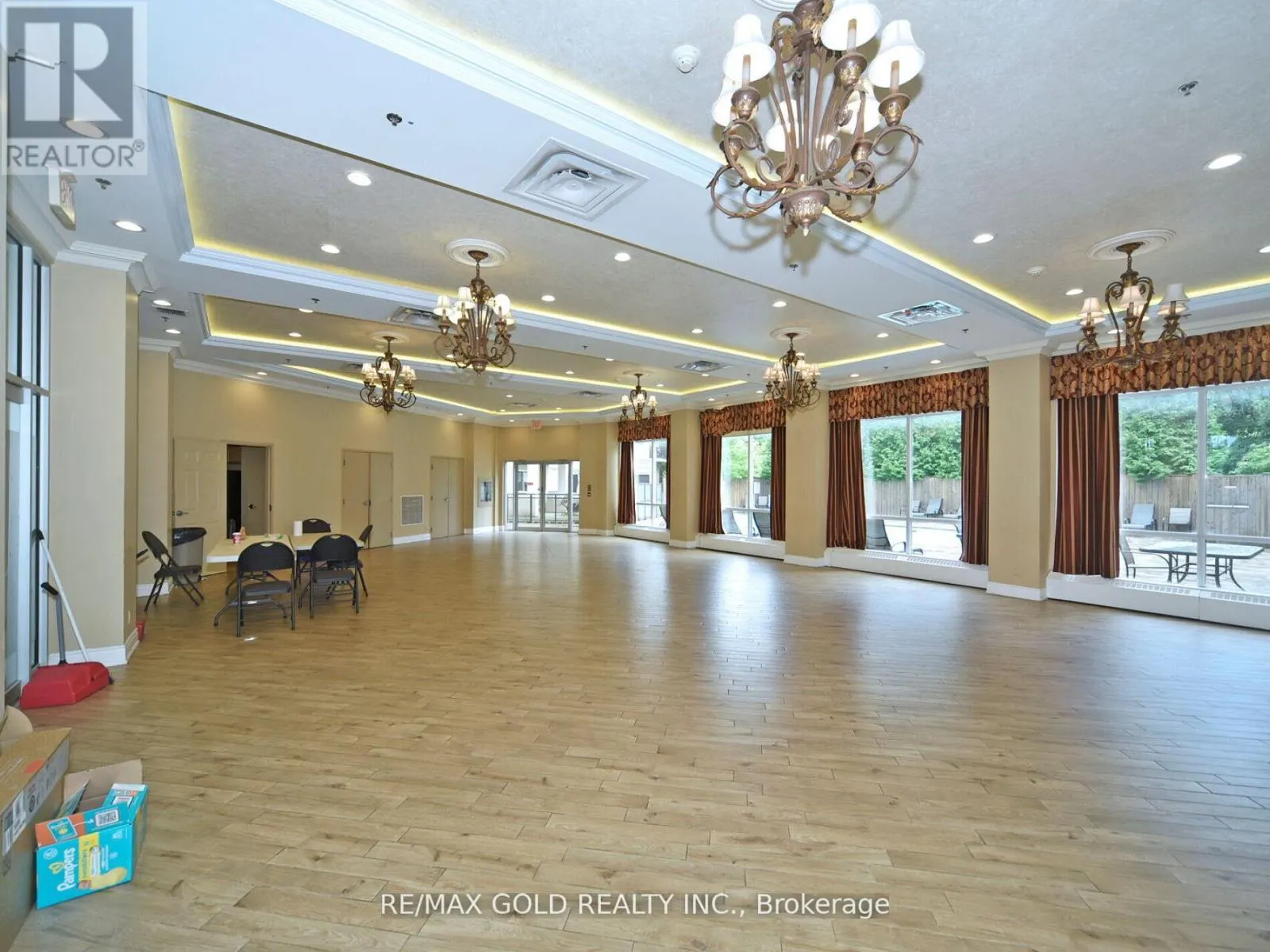 404 - 2 MAISON PARC COURT N