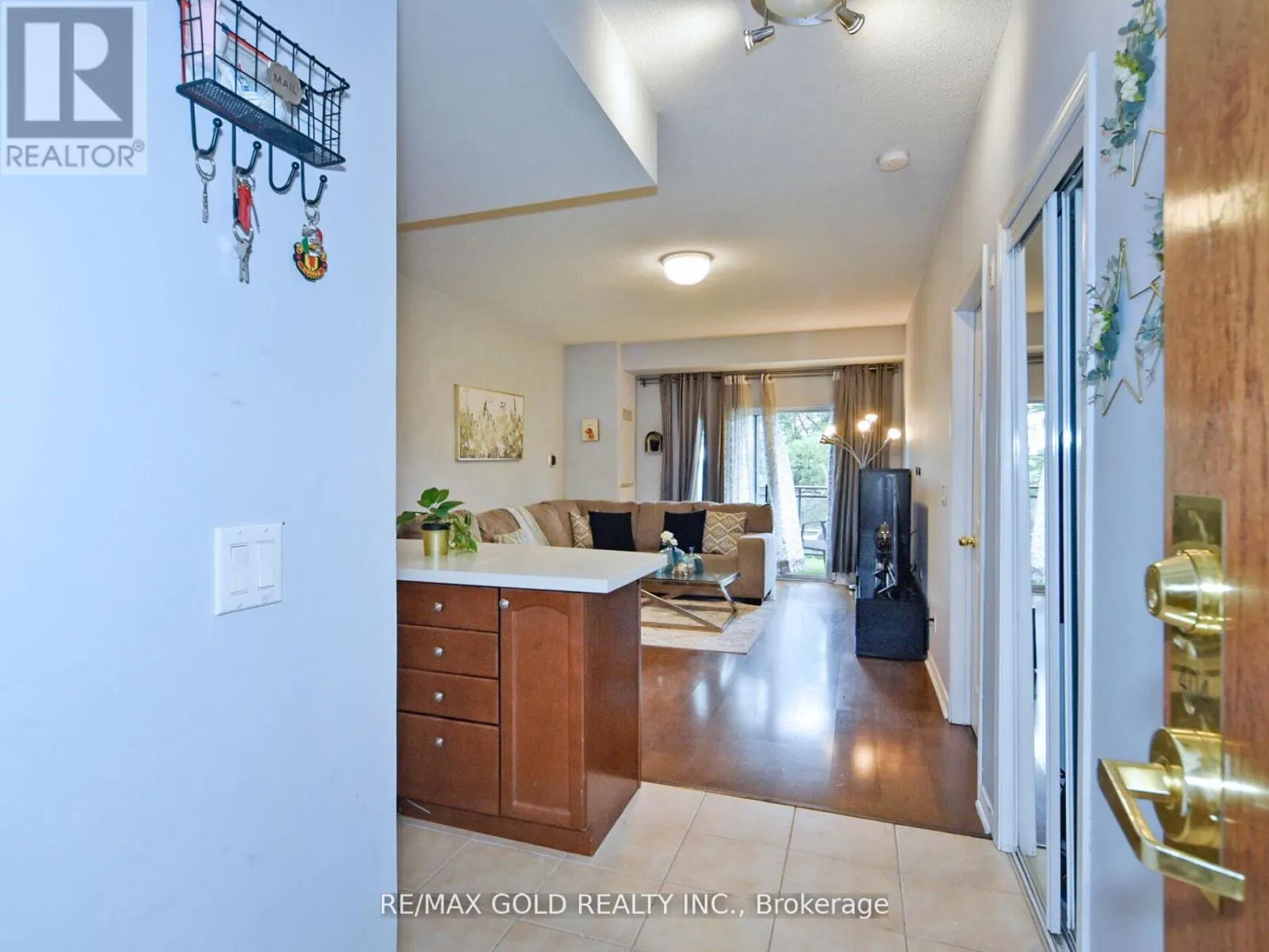 404 - 2 MAISON PARC COURT N