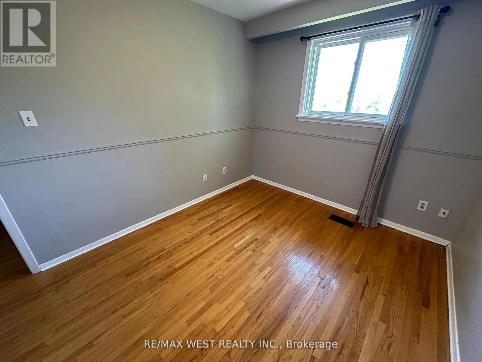 UPPER - 152 RAINBOW DRIVE