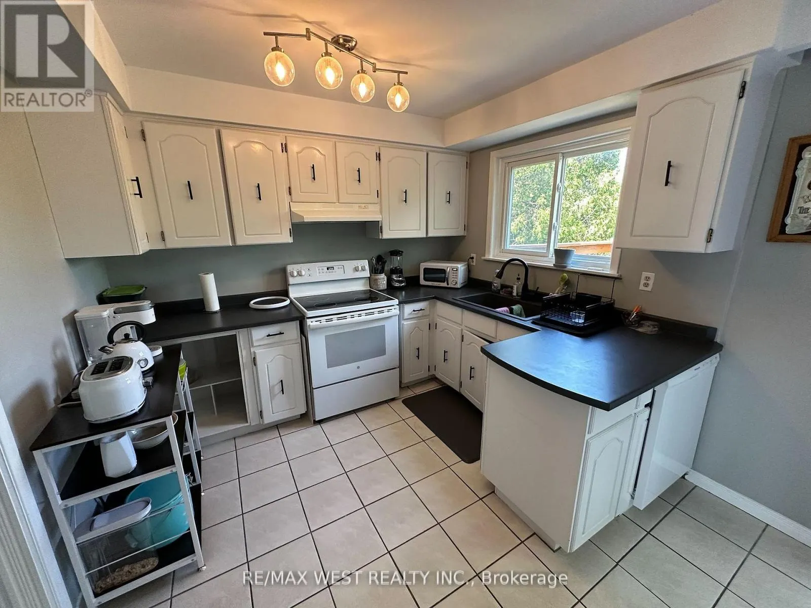 UPPER - 152 RAINBOW DRIVE