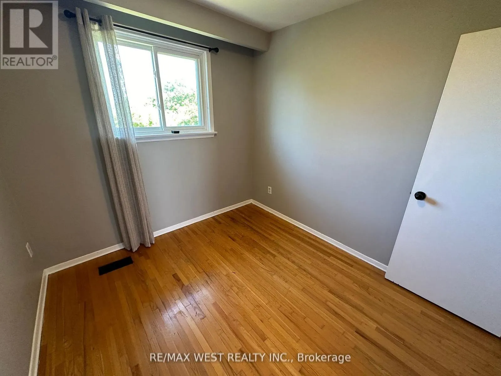 UPPER - 152 RAINBOW DRIVE