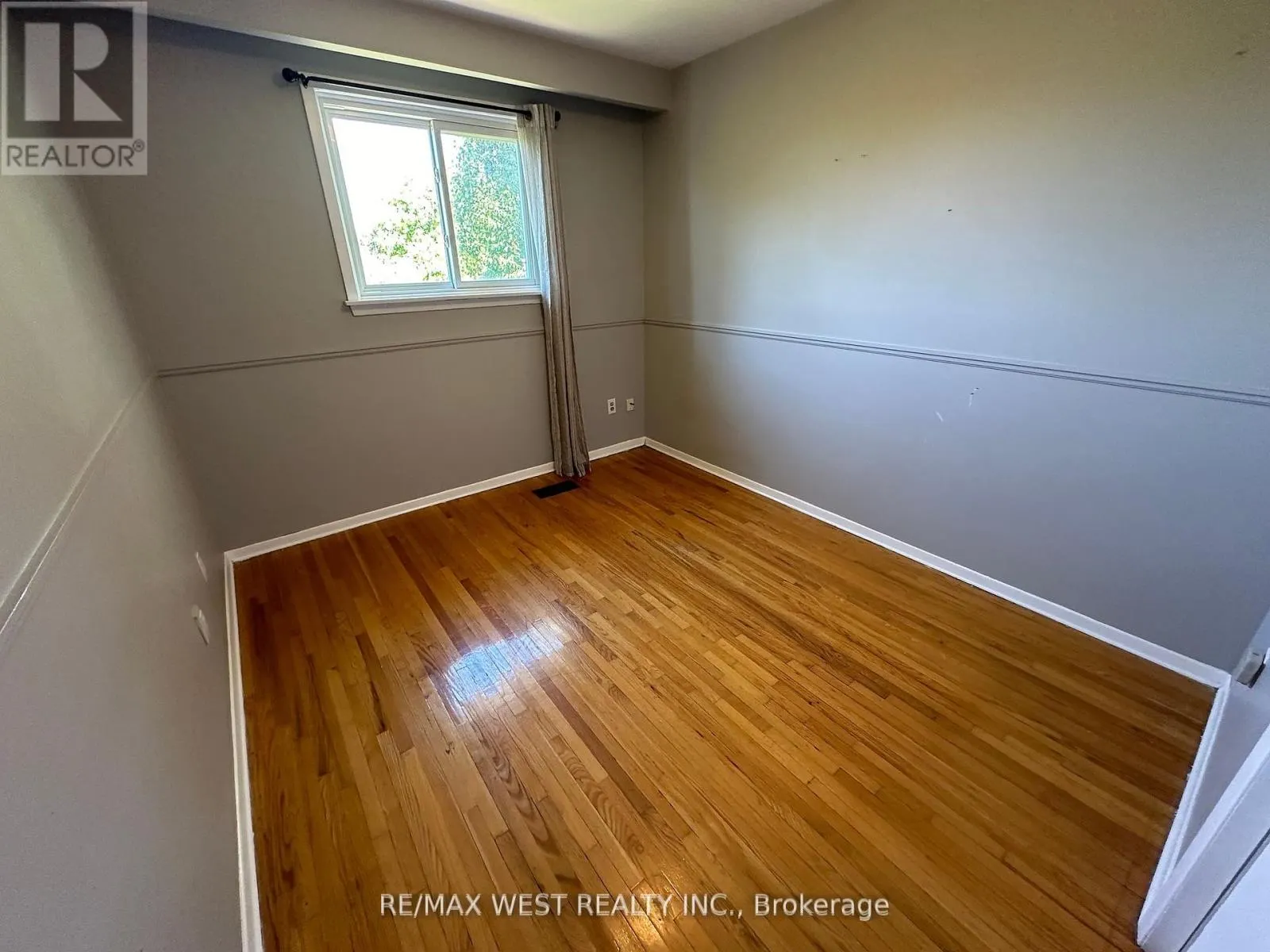 UPPER - 152 RAINBOW DRIVE