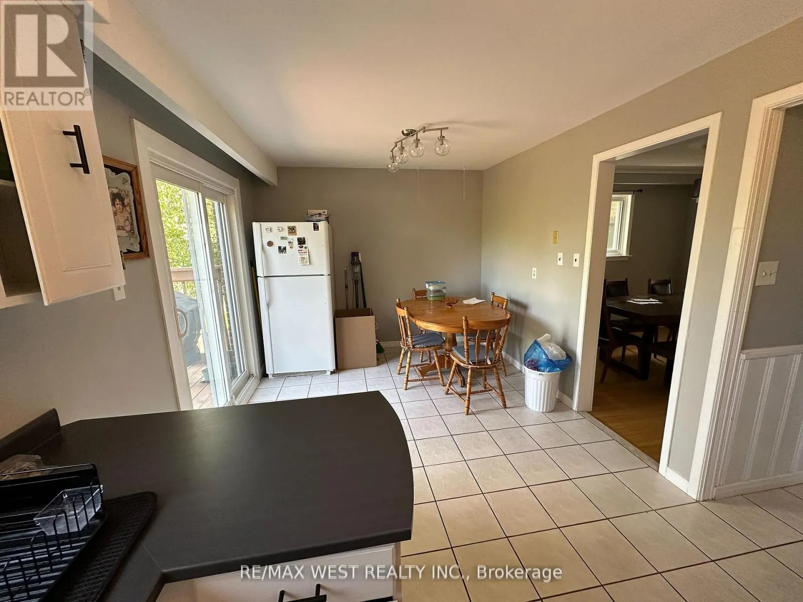 UPPER - 152 RAINBOW DRIVE