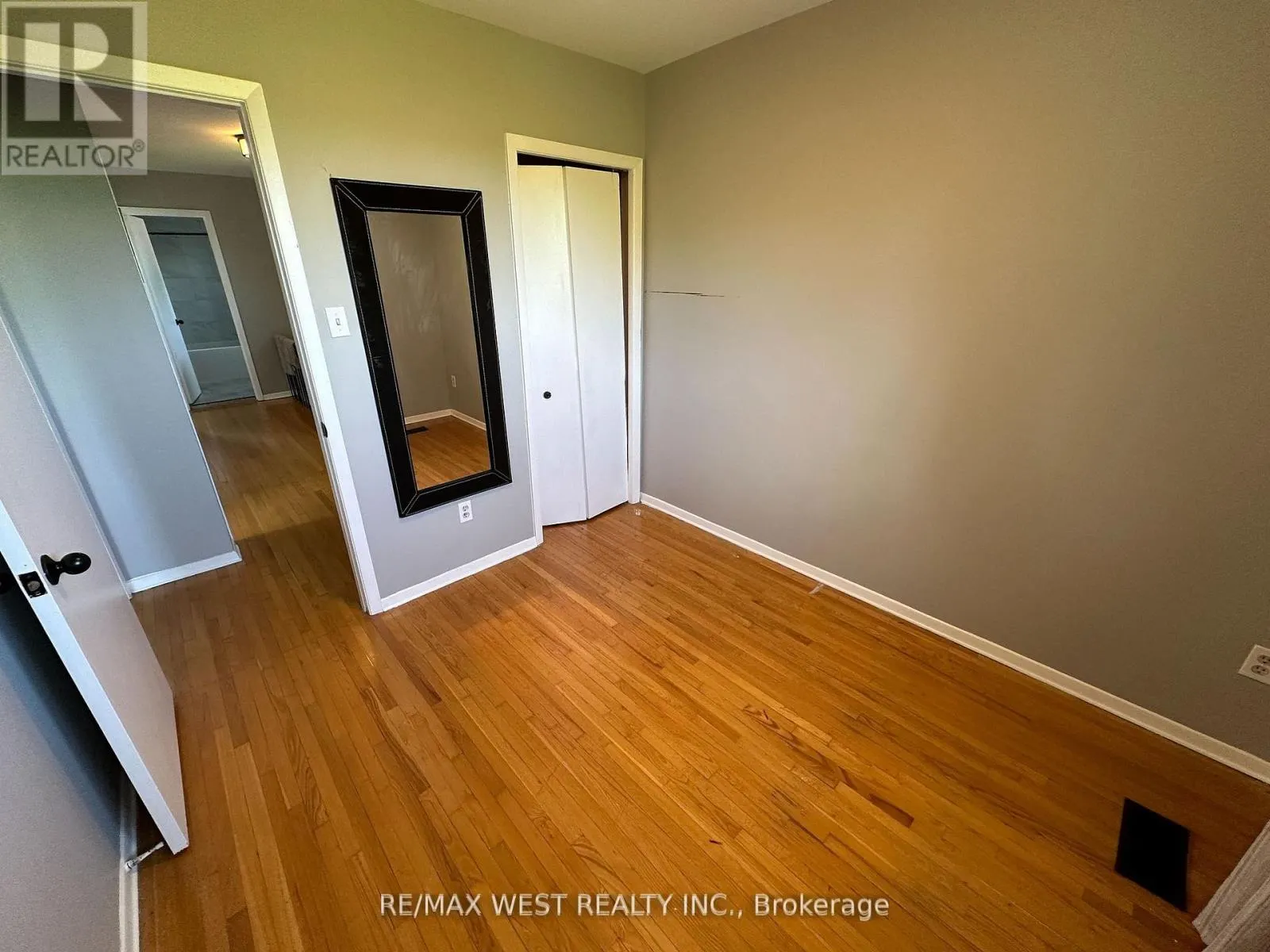 UPPER - 152 RAINBOW DRIVE