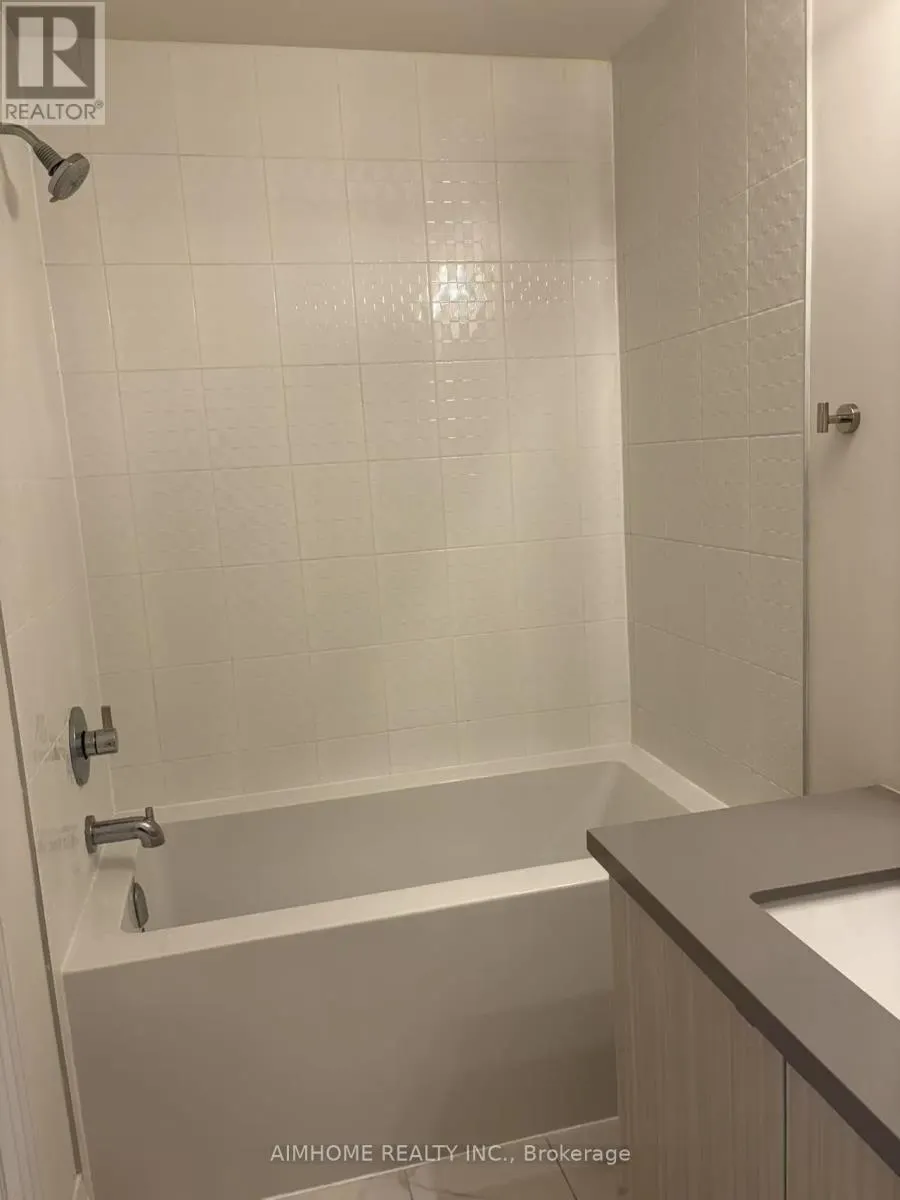 ROOM4 - 14 CINQUEFOIL STREET