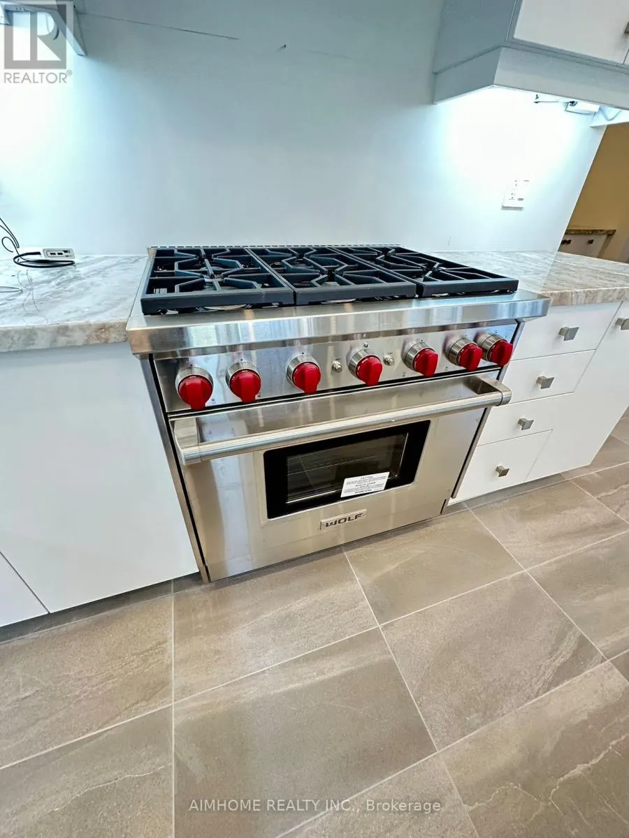 ROOM4 - 14 CINQUEFOIL STREET