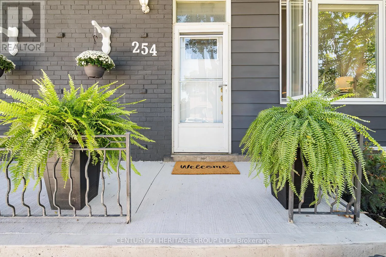 254 DEMAINE CRESCENT
