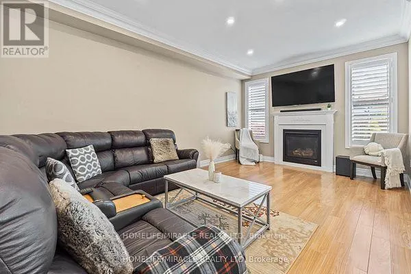 32 ALBERT ROFFEY CRESCENT