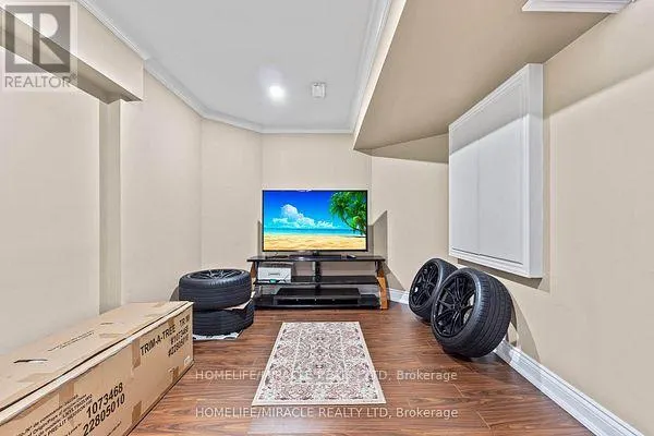 32 ALBERT ROFFEY CRESCENT