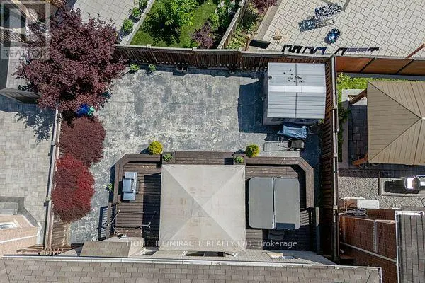 32 ALBERT ROFFEY CRESCENT