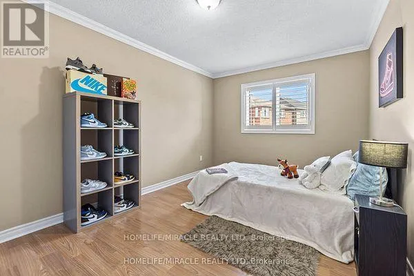32 ALBERT ROFFEY CRESCENT