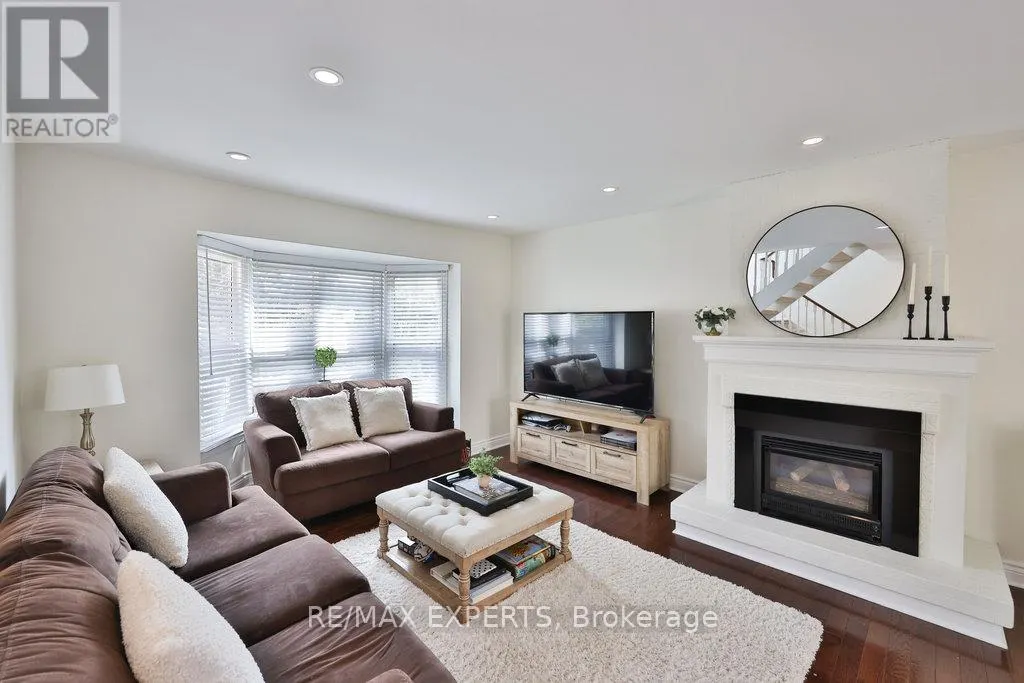 4 AMOS MAYNARD CIRCLE