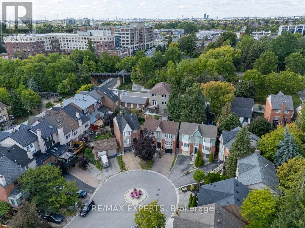 4 AMOS MAYNARD CIRCLE