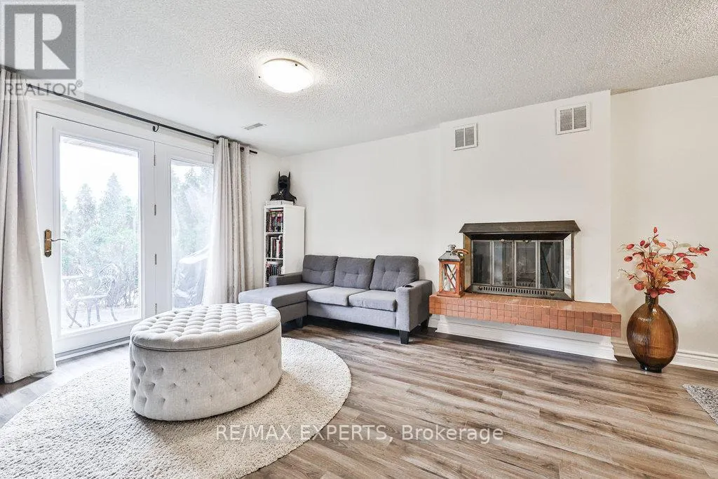 4 AMOS MAYNARD CIRCLE
