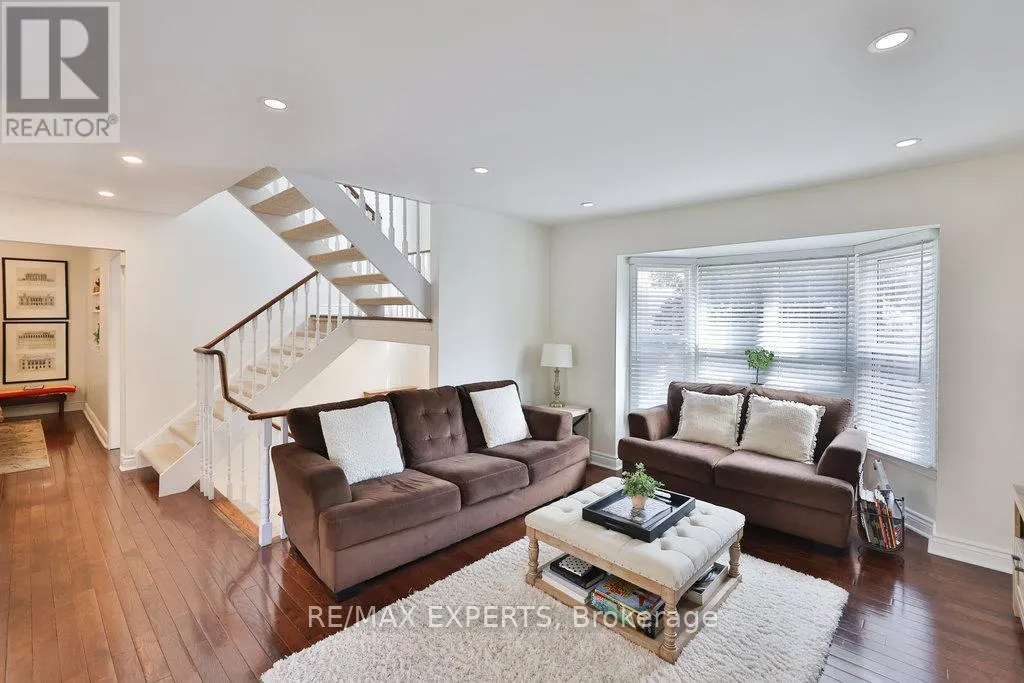 4 AMOS MAYNARD CIRCLE