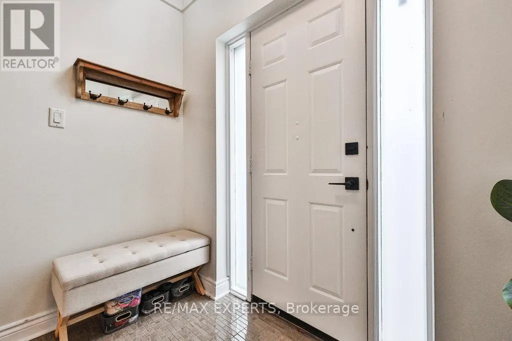 4 AMOS MAYNARD CIRCLE