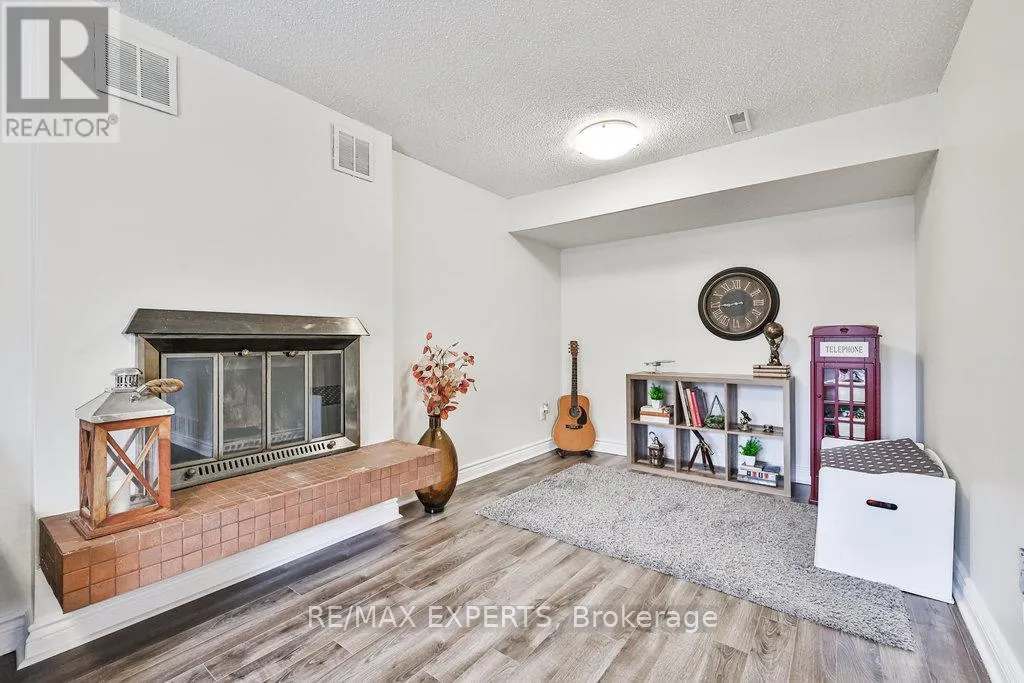 4 AMOS MAYNARD CIRCLE