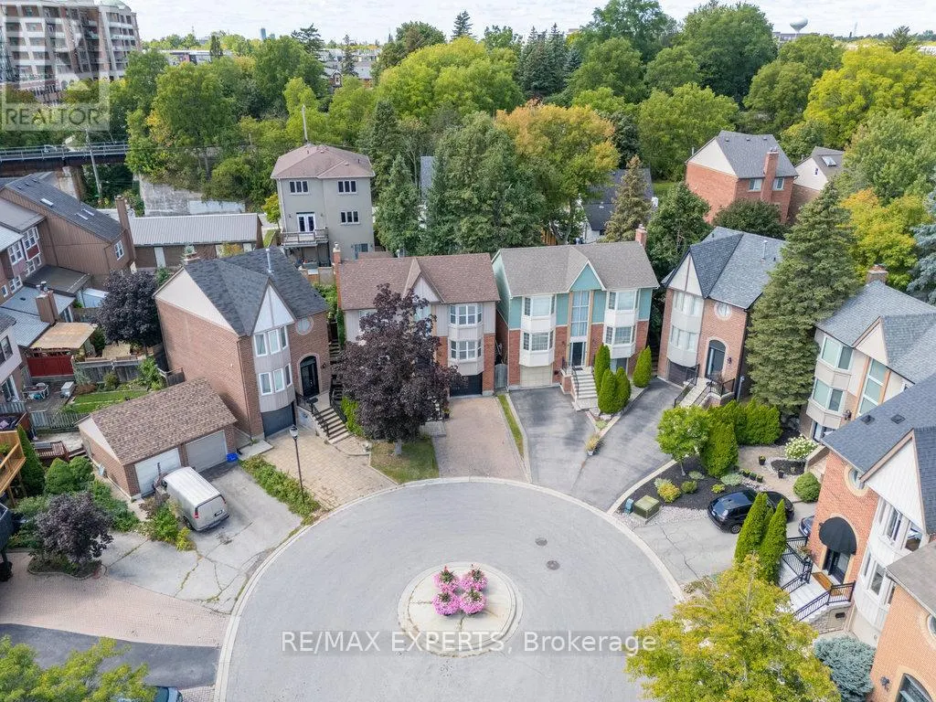 4 AMOS MAYNARD CIRCLE