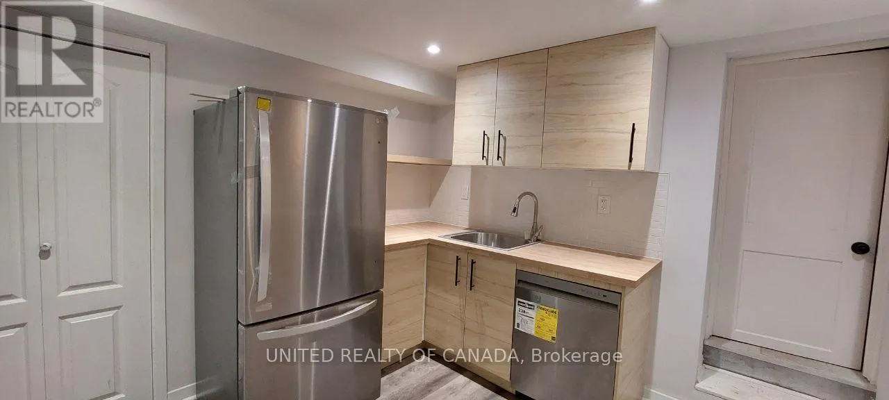 LOWER - 126 WELDRICK RD ROAD W