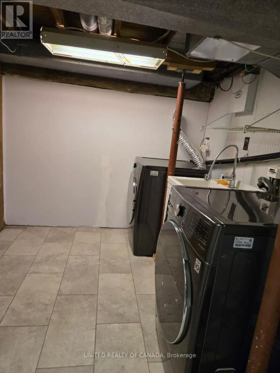 LOWER - 126 WELDRICK RD ROAD W