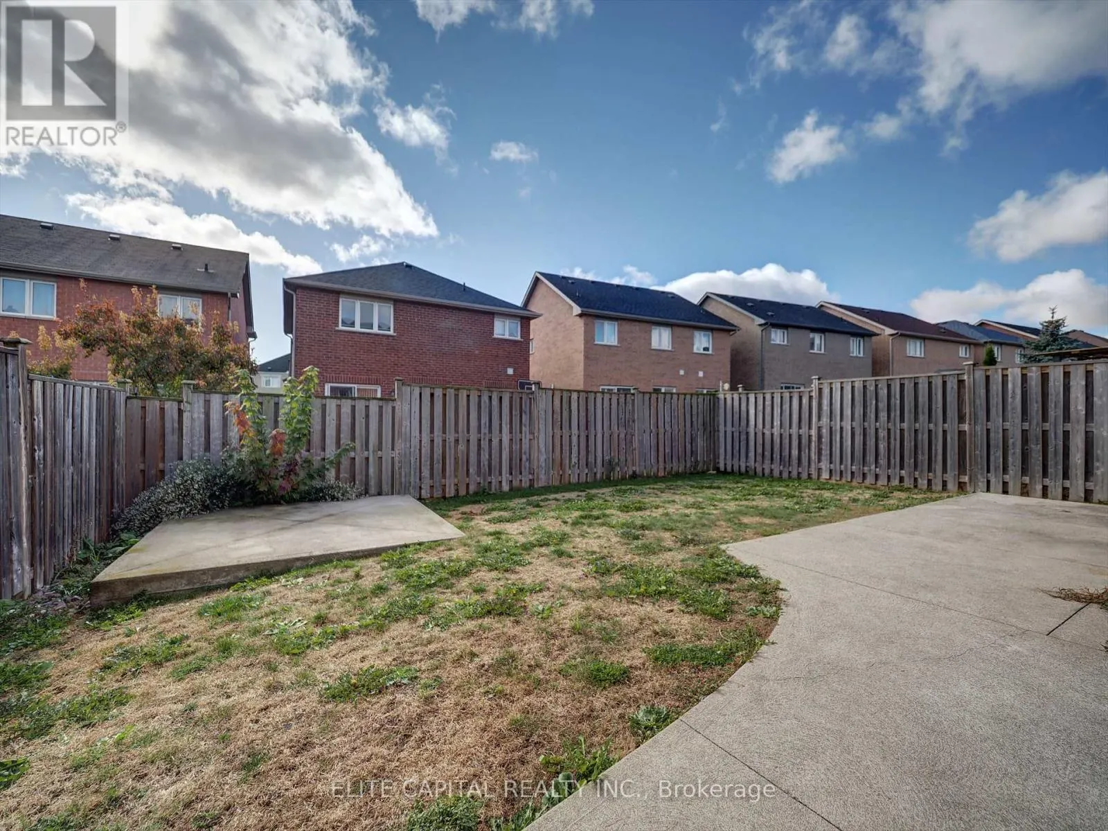 13 WILCLIFF COURT