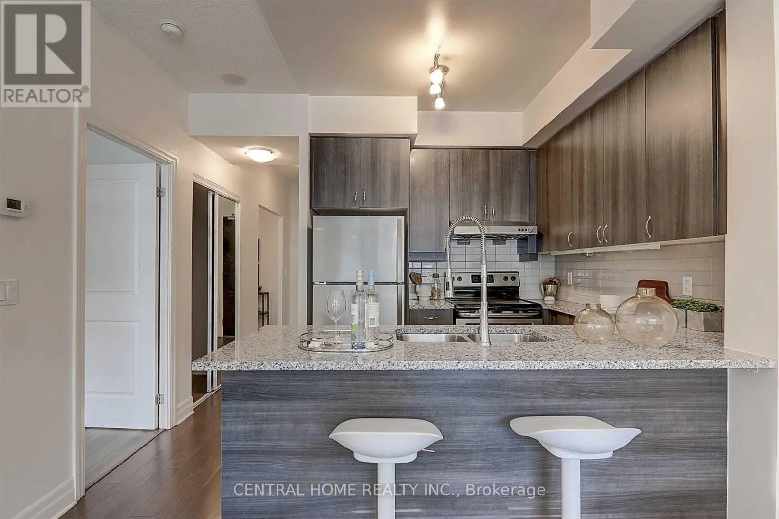 609E - 8110 BIRCHMOUNT ROAD