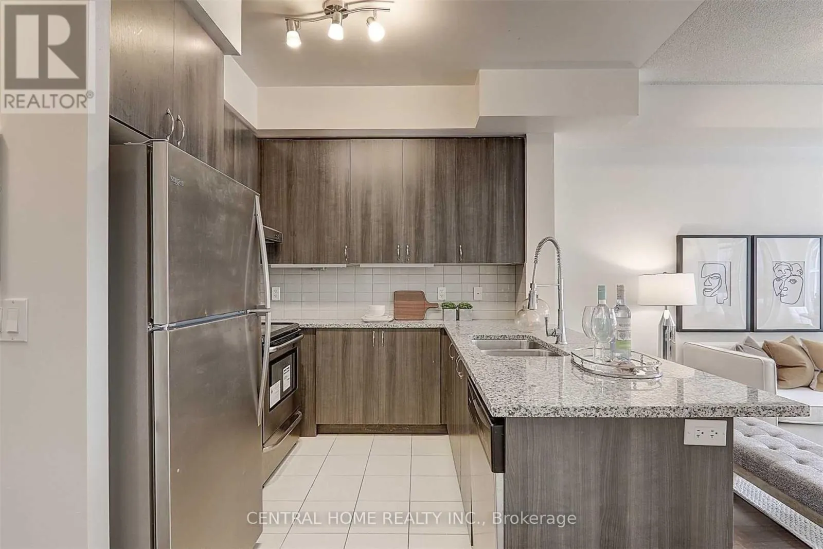 609E - 8110 BIRCHMOUNT ROAD