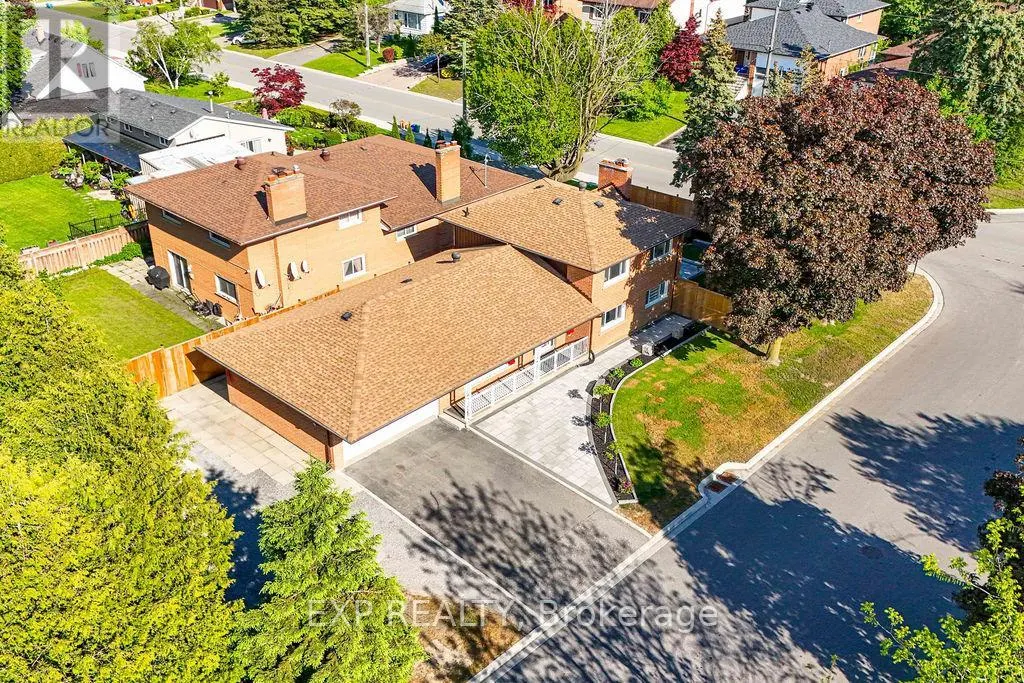 11 LILLIAN AVENUE